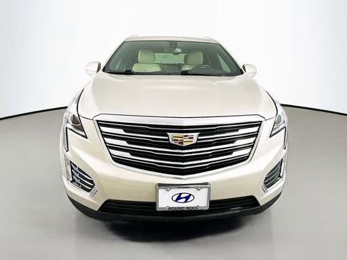Used 2017 Cadillac XT5 FWD image 2