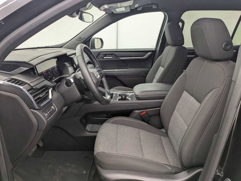 Used 2025 GMC Acadia Elevation AWD/4WD image 17