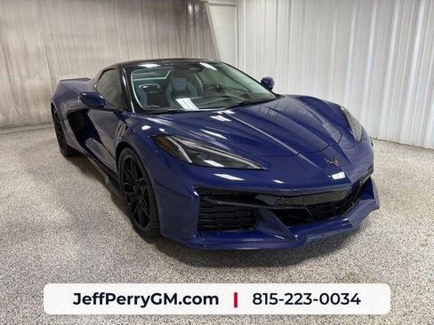 Used 2025 Chevrolet Corvette Z06 w/ Stealth Interior Trim Package RWD image 2