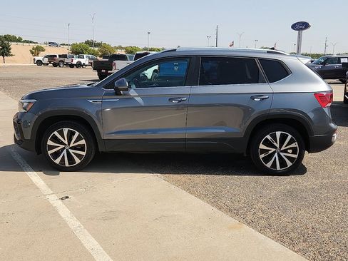 Used 2024 Volkswagen Taos SE FWD image 2