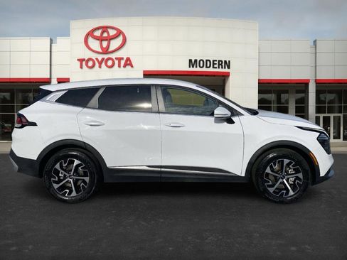 Used 2025 Kia Sportage EX image 4