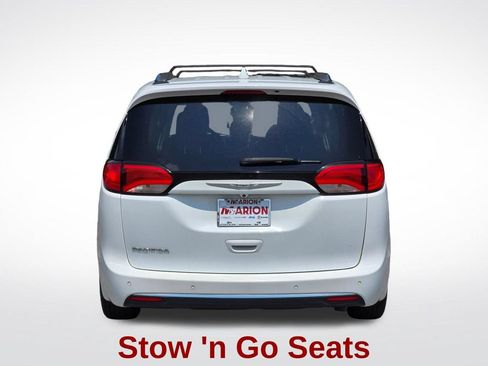 Used 2020 Chrysler Pacifica Touring-L FWD image 15