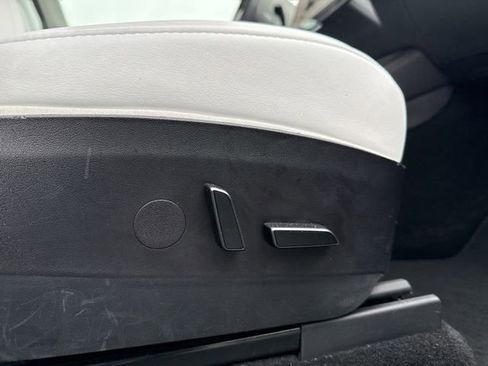 Used 2022 Tesla Model Y Performance image 11