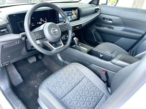 Used 2025 Nissan Kicks SV image 18