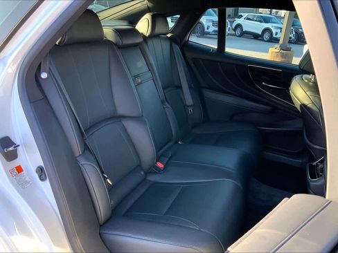 Used 2021 Lexus LS 500 w/ Accessory Package (Z2) image 18