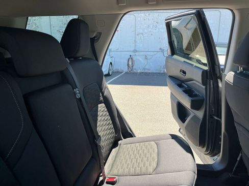 Used 2025 Nissan Pathfinder SV FWD image 40