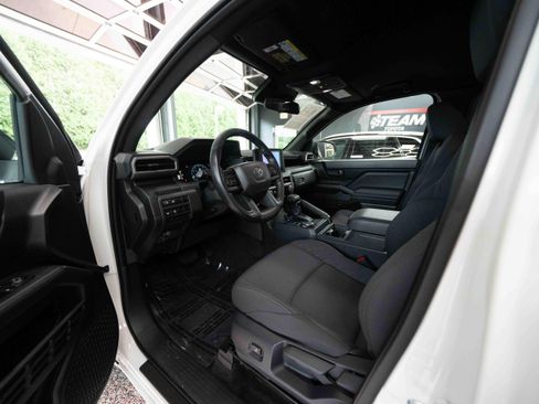 Used 2025 Toyota Tacoma SR AWD/4WD image 8