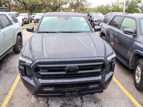 Used 2025 Toyota Tacoma SR5 AWD/4WD image 5