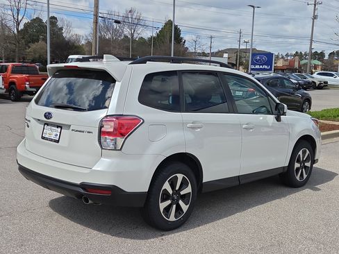 Used 2018 Subaru Forester 2.5i Premium image 3