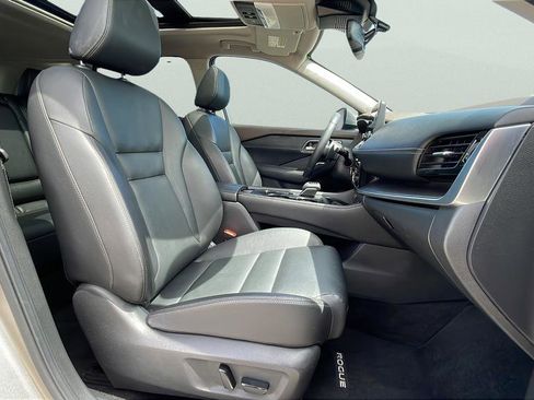 Used 2021 Nissan Rogue SL w/ Premium Package image 18