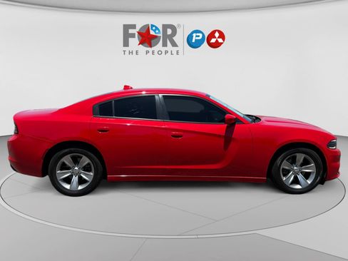 Used 2017 Dodge Charger SXT RWD image 6