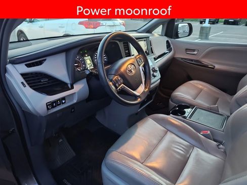 Used 2015 Toyota Sienna XLE w/ XLE Navigation Package image 7