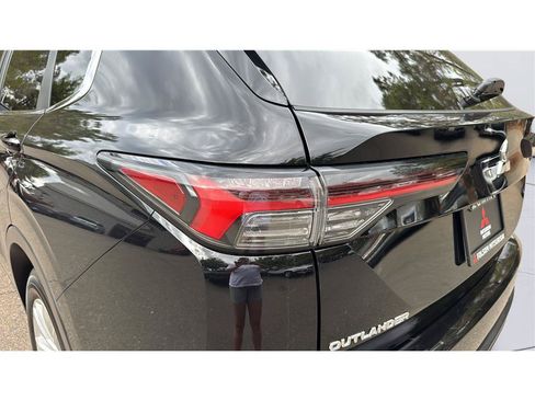 Used 2026 Mitsubishi Outlander ES FWD image 40