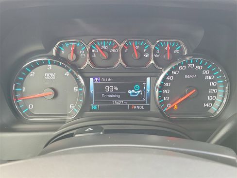 Used 2017 Chevrolet Suburban LT image 7