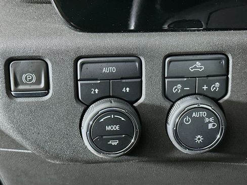 Used 2022 Chevrolet Silverado 1500 LT image 16