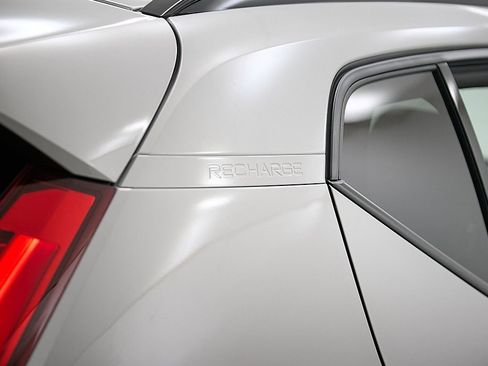 Certified 2023 Volvo XC40 Recharge Ultimate image 12