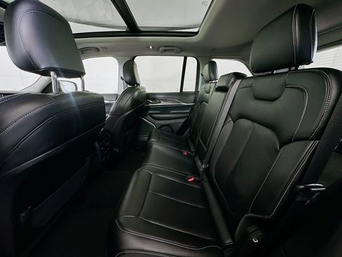 Used 2022 Jeep Grand Cherokee Limited 4xe image 28