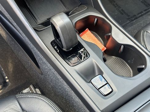 Used 2024 Volvo XC40 B5 Core image 31