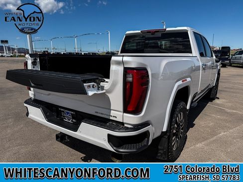 Used 2024 GMC Sierra 3500 Denali Ultimate AWD/4WD image 11