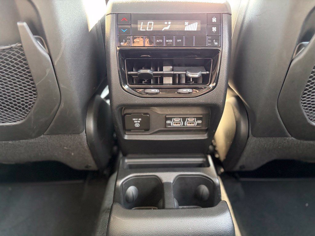 Used 2024 Jeep Grand Cherokee L Limited AWD/4WD image 17