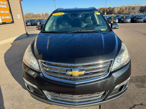 Used 2014 Chevrolet Traverse LT image 2