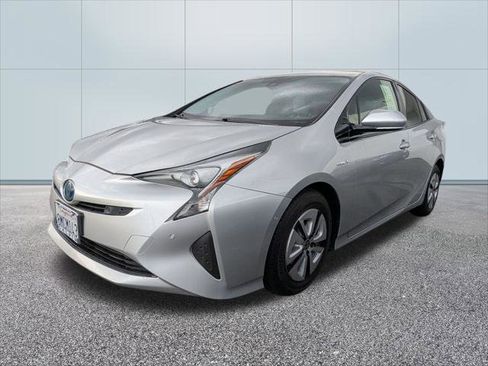 Used 2018 Toyota Prius Two image 1