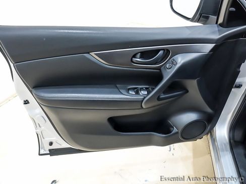 Used 2020 Nissan Rogue Sport S image 22