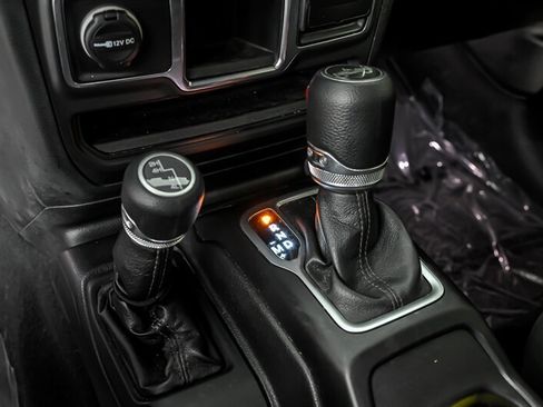 Used 2018 Jeep Wrangler Unlimited Sport AWD/4WD image 25