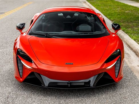 New 2026 McLaren Artura RWD image 3
