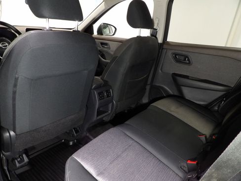 Used 2022 Nissan Rogue S FWD image 11