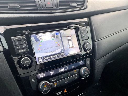 Used 2017 Nissan Rogue SV w/ SV Premium Package image 30