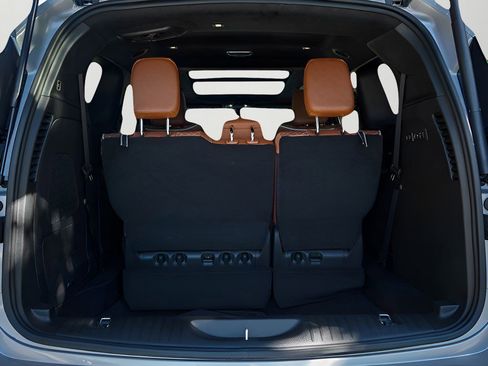 New 2026 Chrysler Pacifica Pinnacle image 7