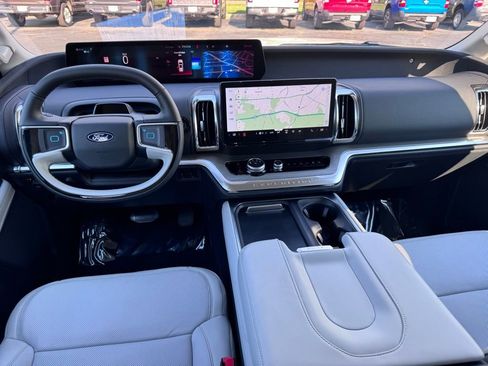 Used 2025 Ford Expedition Max Platinum w/ Driver's Package AWD/4WD image 5