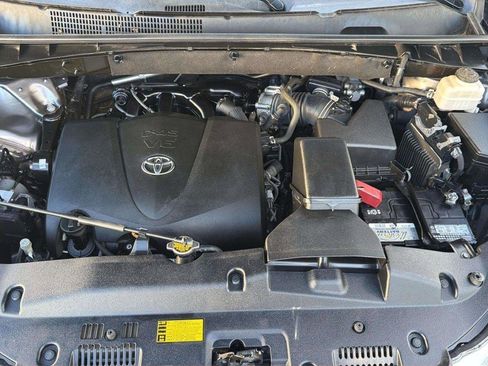 Used 2017 Toyota Highlander Plus image 27