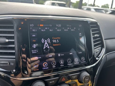Used 2020 Jeep Grand Cherokee Limited AWD/4WD image 23