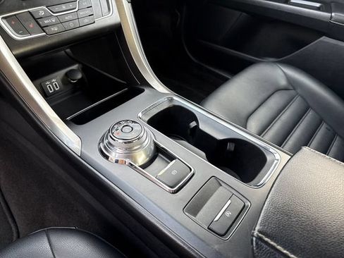 Used 2019 Ford Fusion SEL FWD image 25