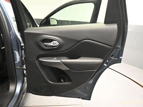 Used 2020 Jeep Cherokee Limited image 21