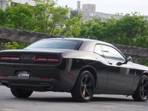 Used 2017 Dodge Challenger SXT RWD image 17