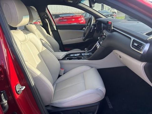 Used 2023 Genesis G70 2.0T image 11