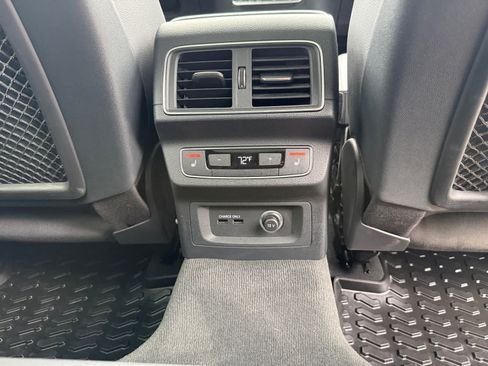 Used 2019 Audi Q5 2.0T Premium Plus w/ Premium Plus Package AWD/4WD image 24
