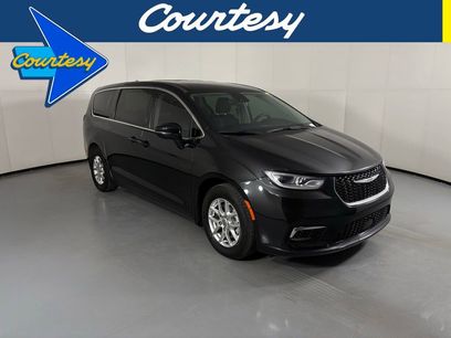 Used 2023 Chrysler Pacifica Touring-L