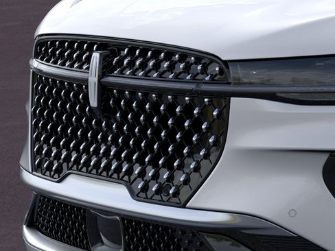 New 2026 Lincoln Nautilus Reserve AWD/4WD image 17