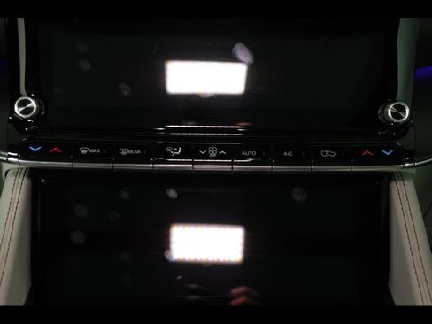 Used 2026 Jeep Grand Wagoneer Summit AWD/4WD image 25