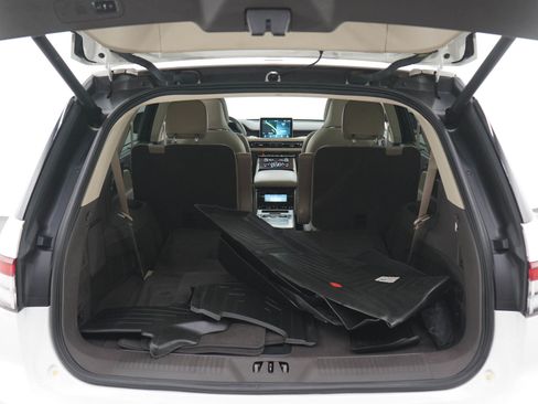 Used 2022 Lincoln Aviator Reserve w/ Equipment Group 201A AWD/4WD image 17