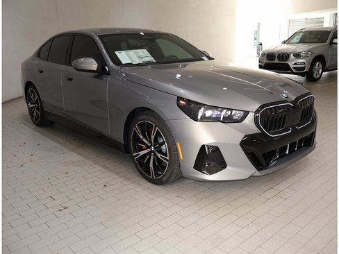 New 2027 BMW 530i xDrive w/ M Sport Package AWD/4WD image 8