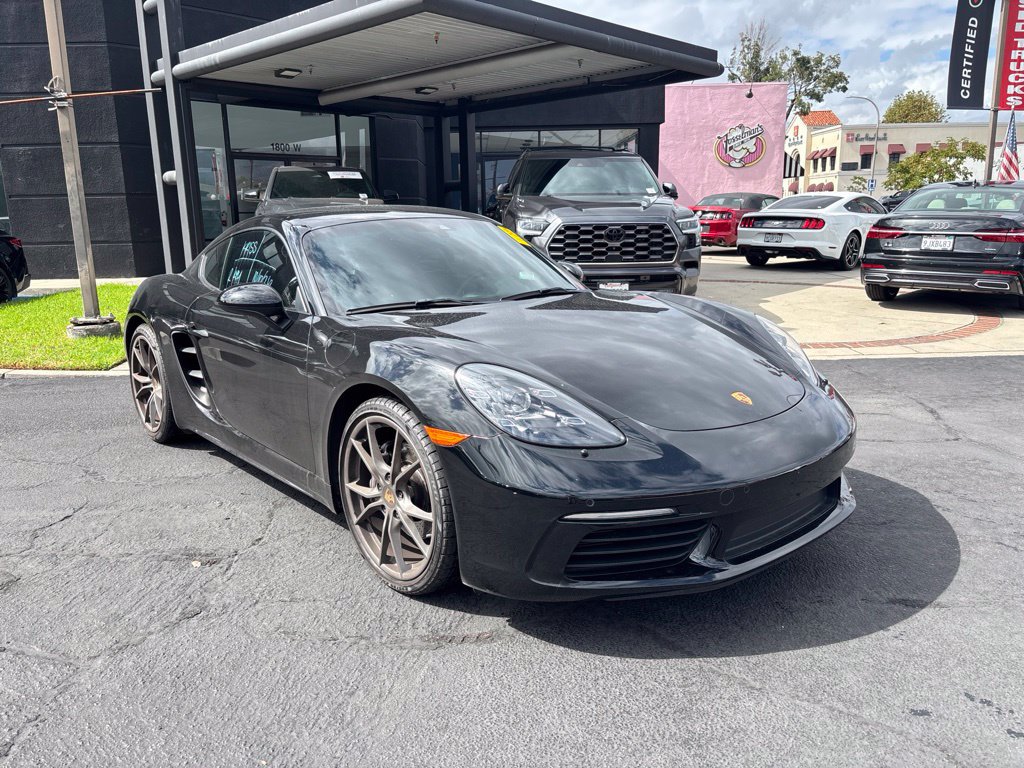 Used 2021 Porsche 718 Cayman RWD image 2