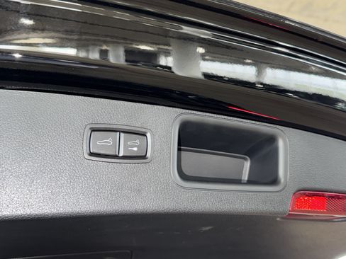 Used 2025 Porsche Macan AWD/4WD image 14