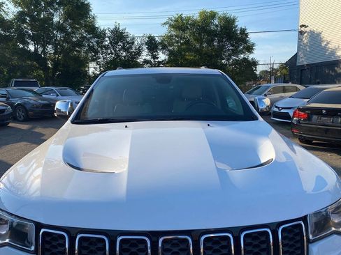 Used 2017 Jeep Grand Cherokee Limited AWD/4WD image 5