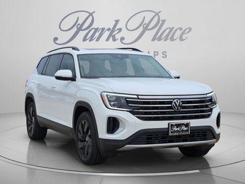 Used 2024 Volkswagen Atlas SE FWD image 4