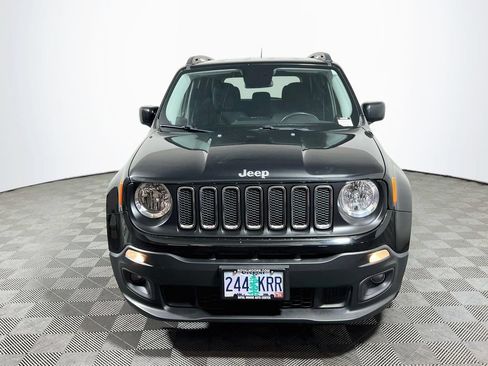 Used 2017 Jeep Renegade Latitude FWD image 2
